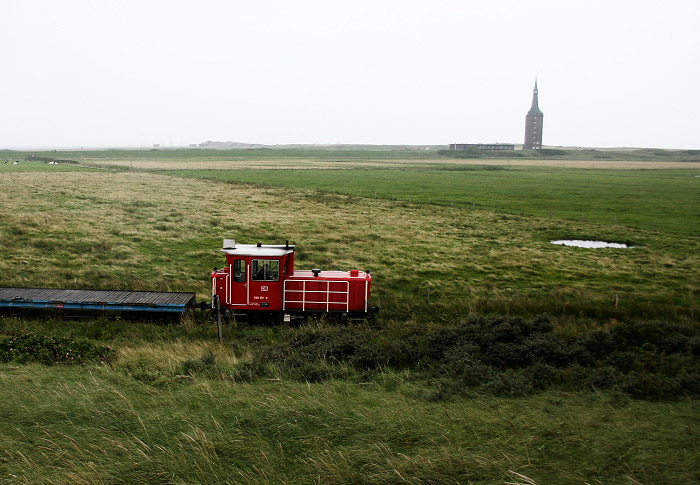 Lok 399 108-0 vor dem Westturm