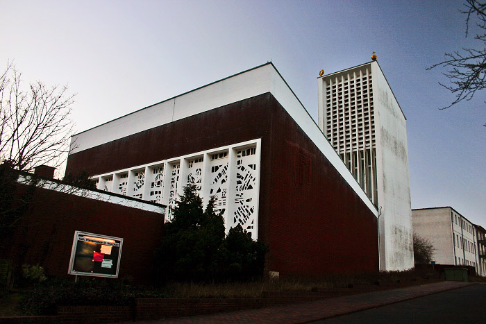 St. Willehadkirche in der Dämmerung