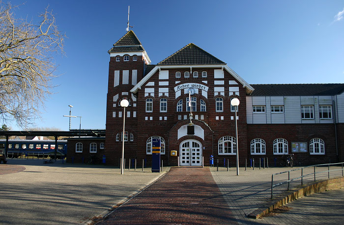 Nordansicht des Bahnhofsgebäudes