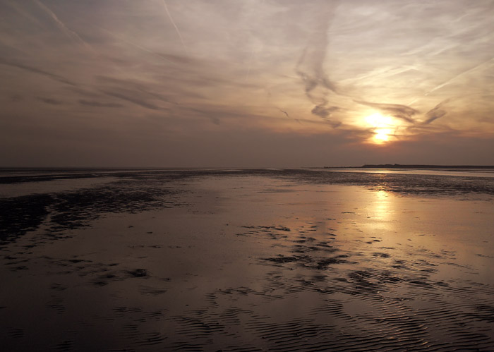 Sonnenuntergang vom Wattenmeer aus gesehen