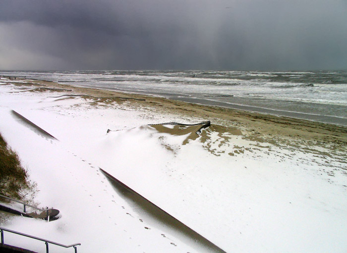 Verschneiter Hauptstrand