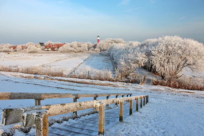 Blick auf den Dorfgroden mit Fußweg