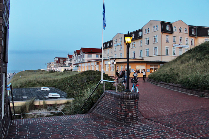 Strandpromenade am Abend