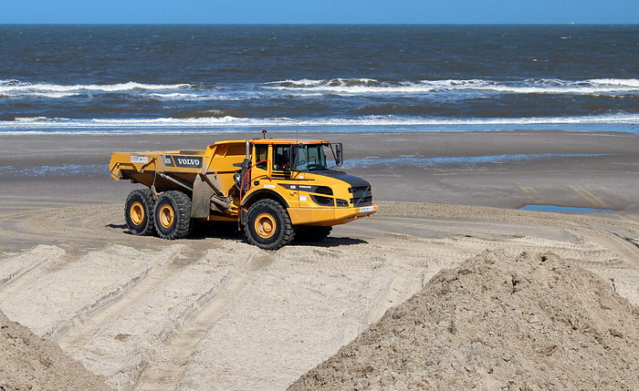 Volvo A25G Dumper am Hauptstrand