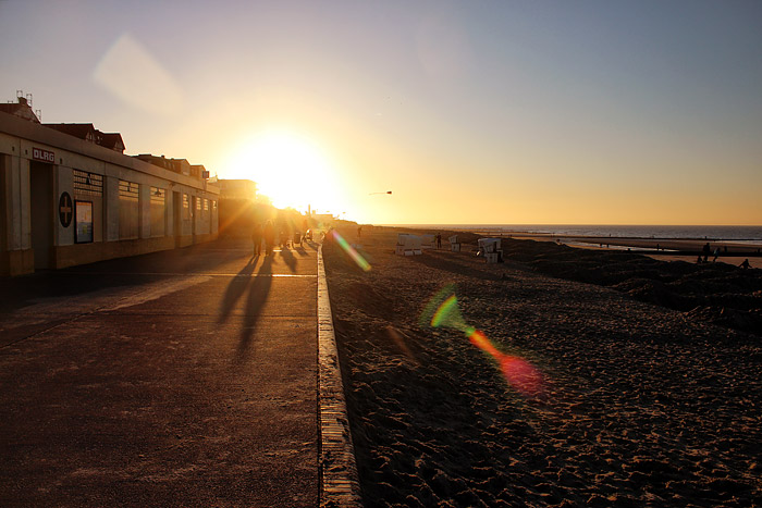 Strandmauer im Abendlicht