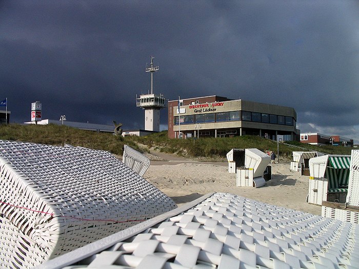 Strand mit Kurhaus und Signalstation