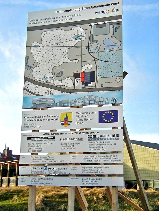 Bau des Kinderspielhauses (Baustellenschild)