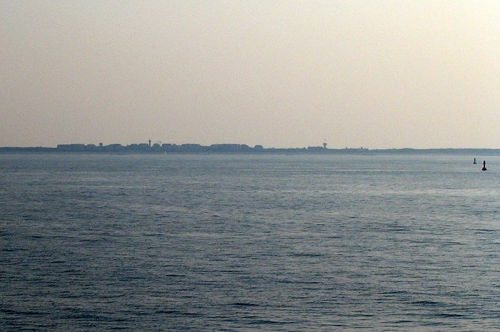 Wangerooge vom Jadefahrwasser aus gesehen