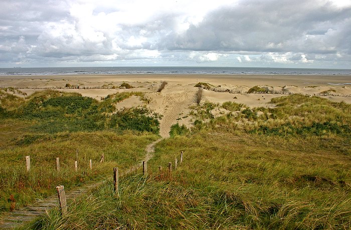 D&uuml;nen&uuml;berwegung im Osten