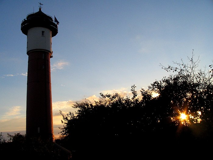 Alter Leuchtturm bei Sonnenuntergang