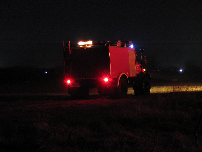 Feuerwehr-Unimog beim Osterfeuer
