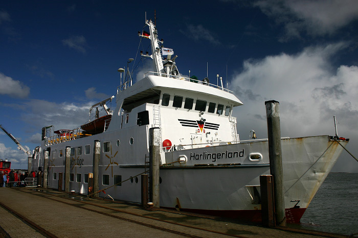 MS &raquo;Harlingerland&laquo; am Westanleger