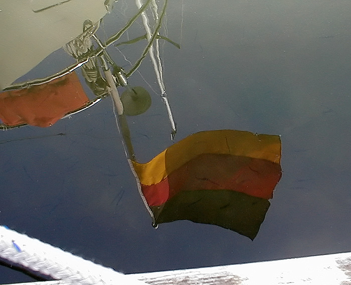 Spiegelung eines Bootshecks