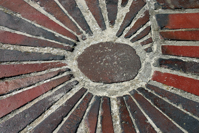 Klinkerschnecke an der Uhrtreppe