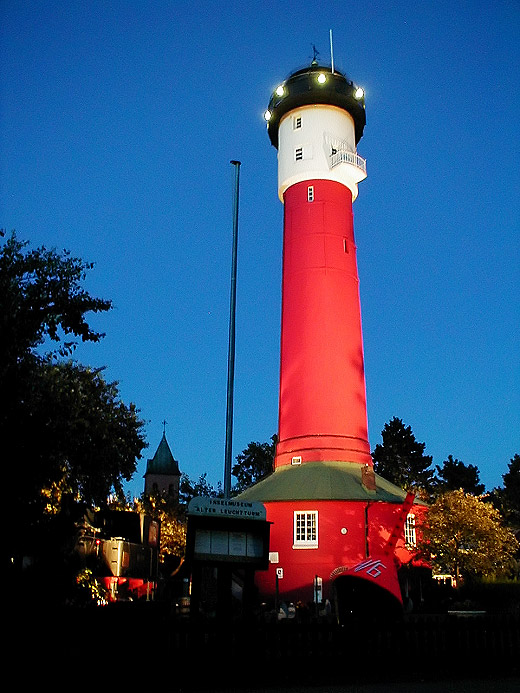 Alter Leuchtturm in der Abendd&auml;mmerung