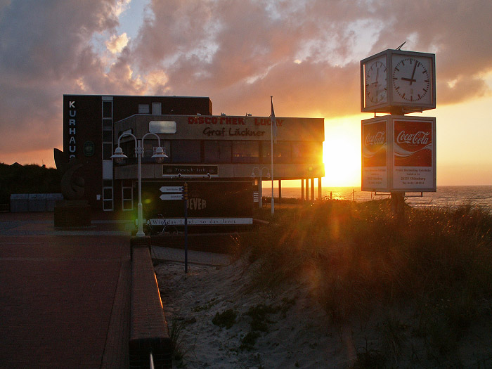 Kurhaus &raquo;Graf Luckner&laquo; am Abend