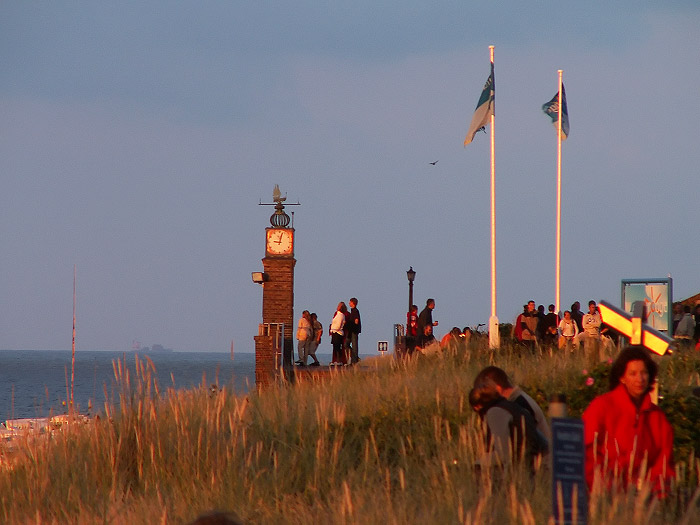 Blick zur Uhr unterhalb des Puddings