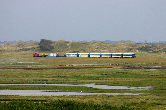 Inselbahn kurz vor Ankunft am Anleger