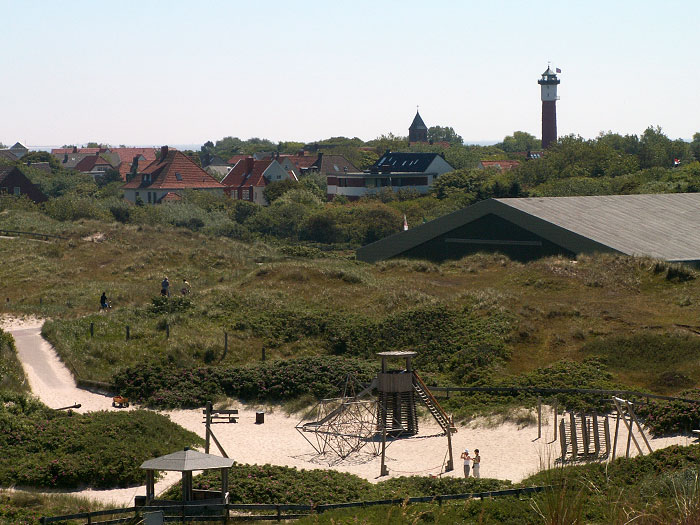 Abenteuerspielplatz und Tennishalle