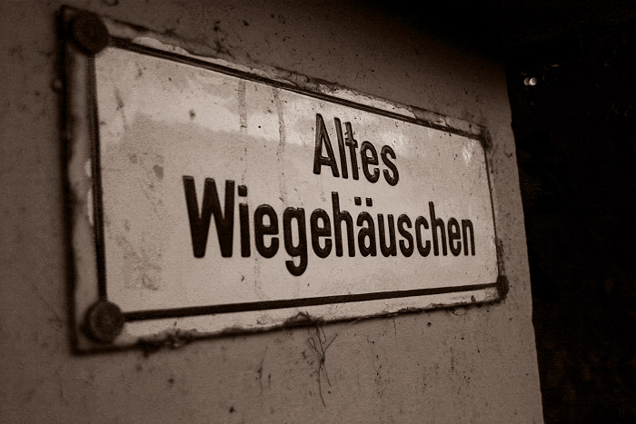 Schild am Wiegeh&auml;uschen
