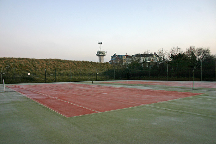 Tennispl&auml;tze in der Morgend&auml;mmerung