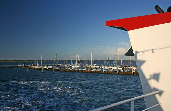 Hafenbecken und Yachthafen