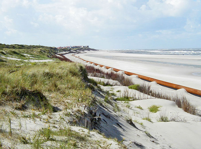 Sp&uuml;lrohr von den D&uuml;nen aus gesehen