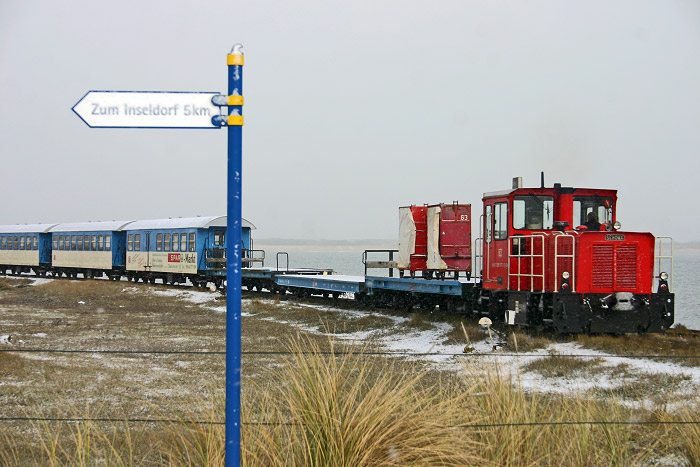 Abfahrende Inselbahn