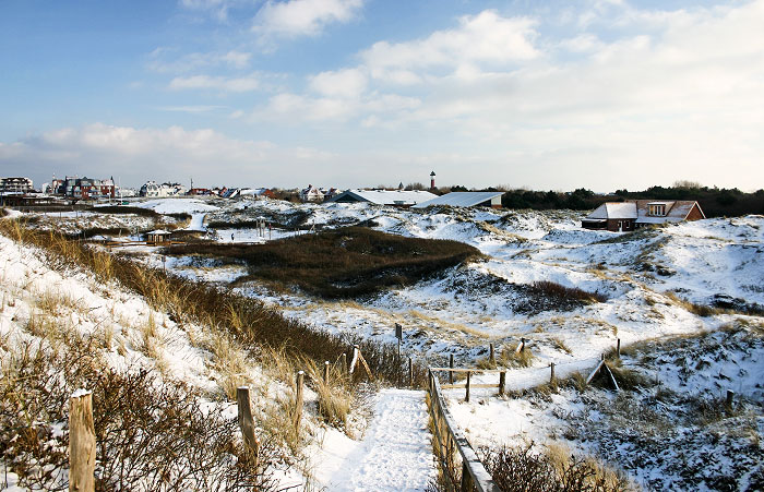 Blick auf die verschneiten D&uuml;nen