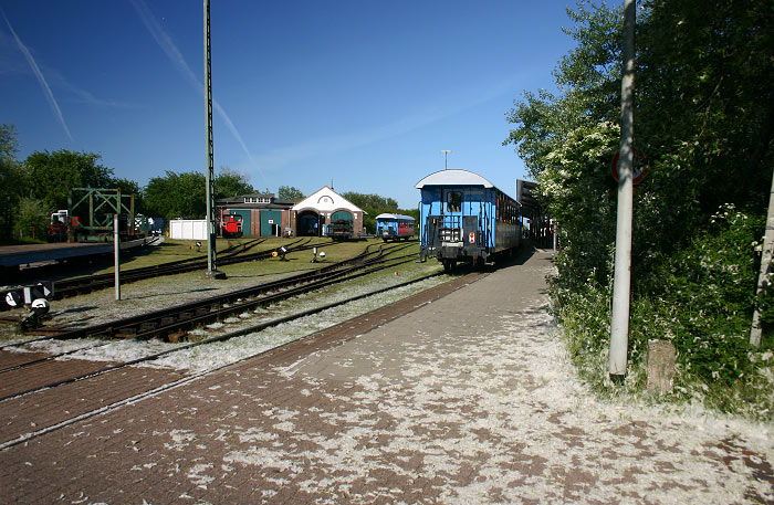 &Ouml;stliche Seite des Bahnsteigs
