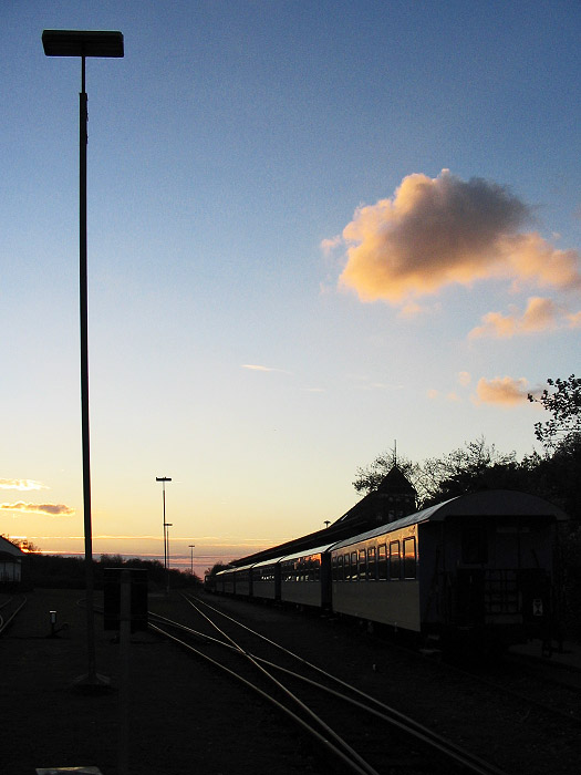 Bahnhof in der Abendd&auml;mmerung