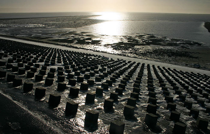 Deckwerk mit Wellenbrechern