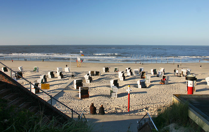 Blick auf die Uhrtreppe und den Strand