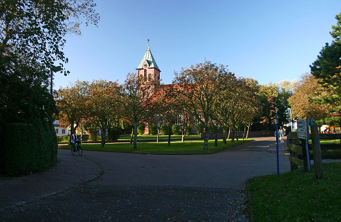 Stra&szlig;enkreuzung am Gemeindehaus