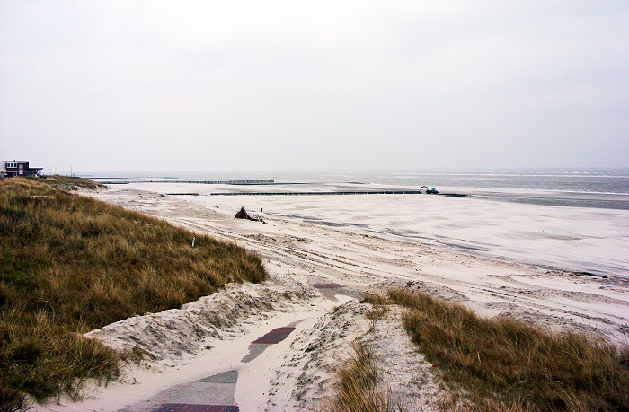 Blick zum Strand in der Nebensaison