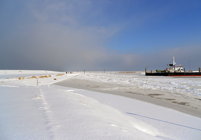 Vereiste Hafeneinfahrt von Harlesiel