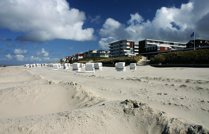 Erste Strandkörbe im Westfeld