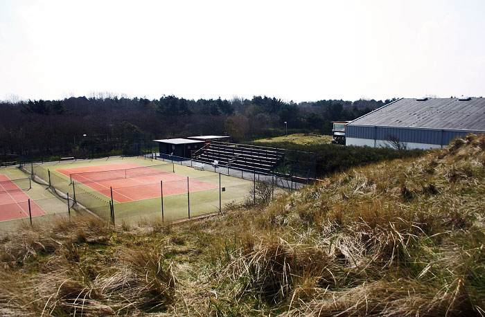 Tennispl&auml;tze in den D&uuml;nen