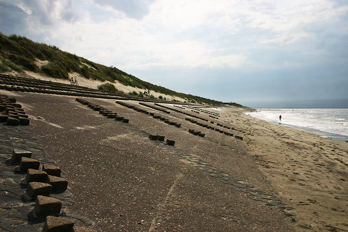 Am Fuße des Deckwerks