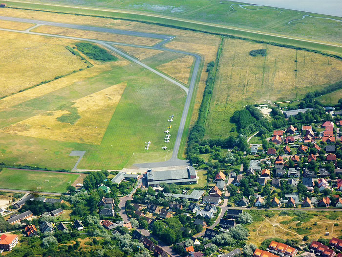 Flugplatz aus luftiger H&ouml;he fotografiert
