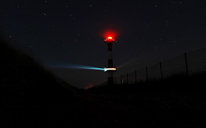 Neuer Leuchtturm mit See-, Leit- und Nebenfeuer