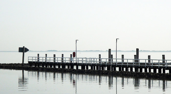 Steg des Yachthafens am Westanleger