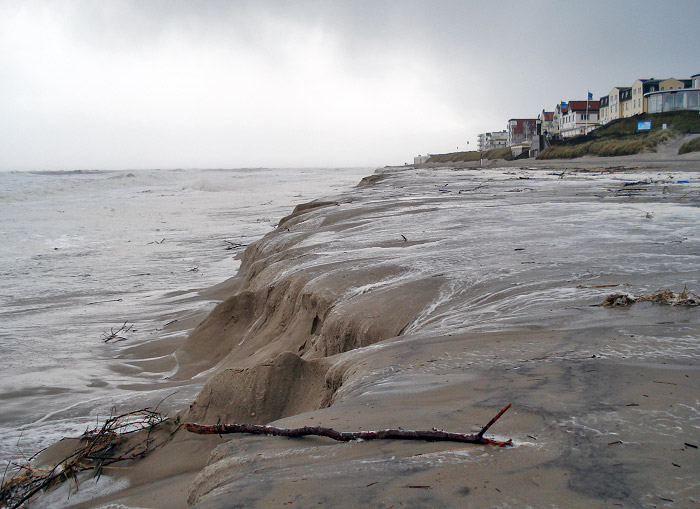 Abbruchkante am Hauptstrand