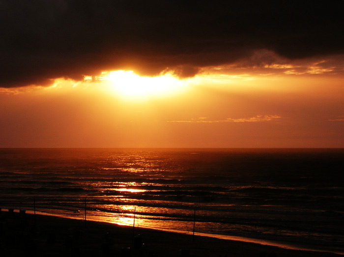 Sonnenuntergang am Hauptstrand