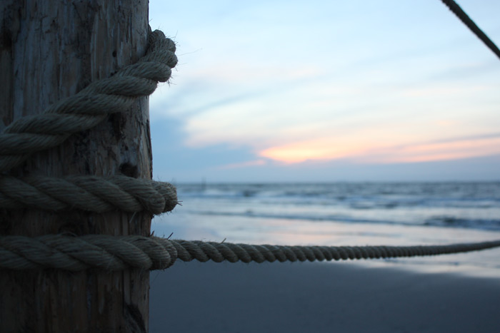 Badefeld-Begrenzung im Abendlicht