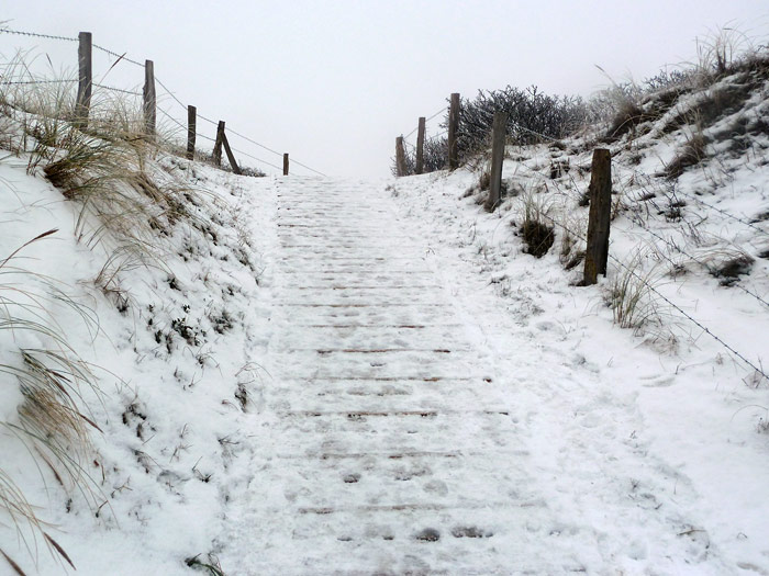 Verschneite D&uuml;nen&uuml;berwegung
