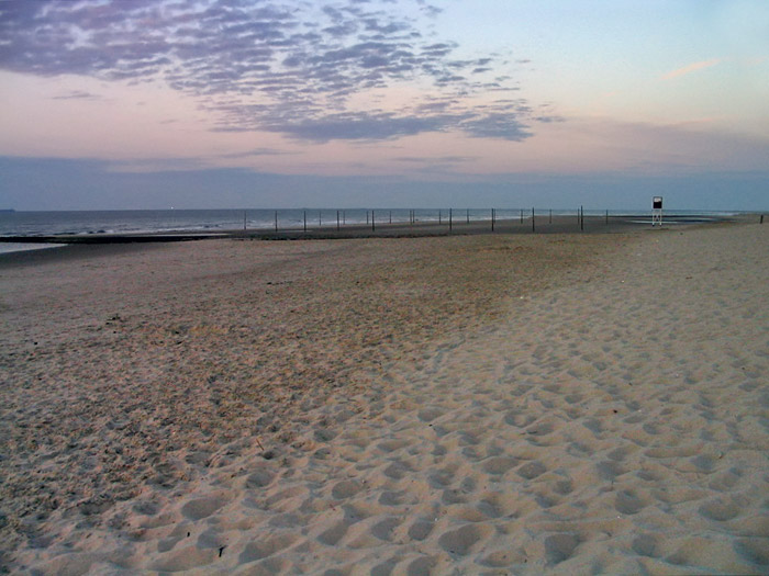 Hauptstrand w&auml;hrend der Abendd&auml;mmerung