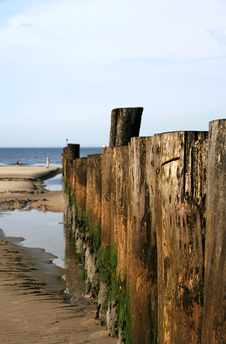 Pfahlbuhne westlich des Surfstrandes