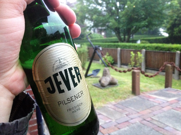 Jever Pilsener auf der Terrasse