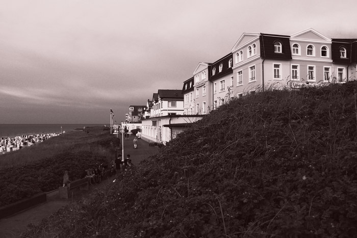 Strandhotel Upstalsboom in der Abendd&auml;mmerung